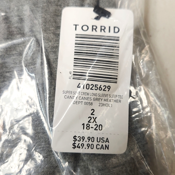 ❤️NWT VINTAGE TORRID TEE - CHRISTMAS SANTA GINGERBREAD MAN SKELETON - PLUS SIZE - Picture 5 of 15